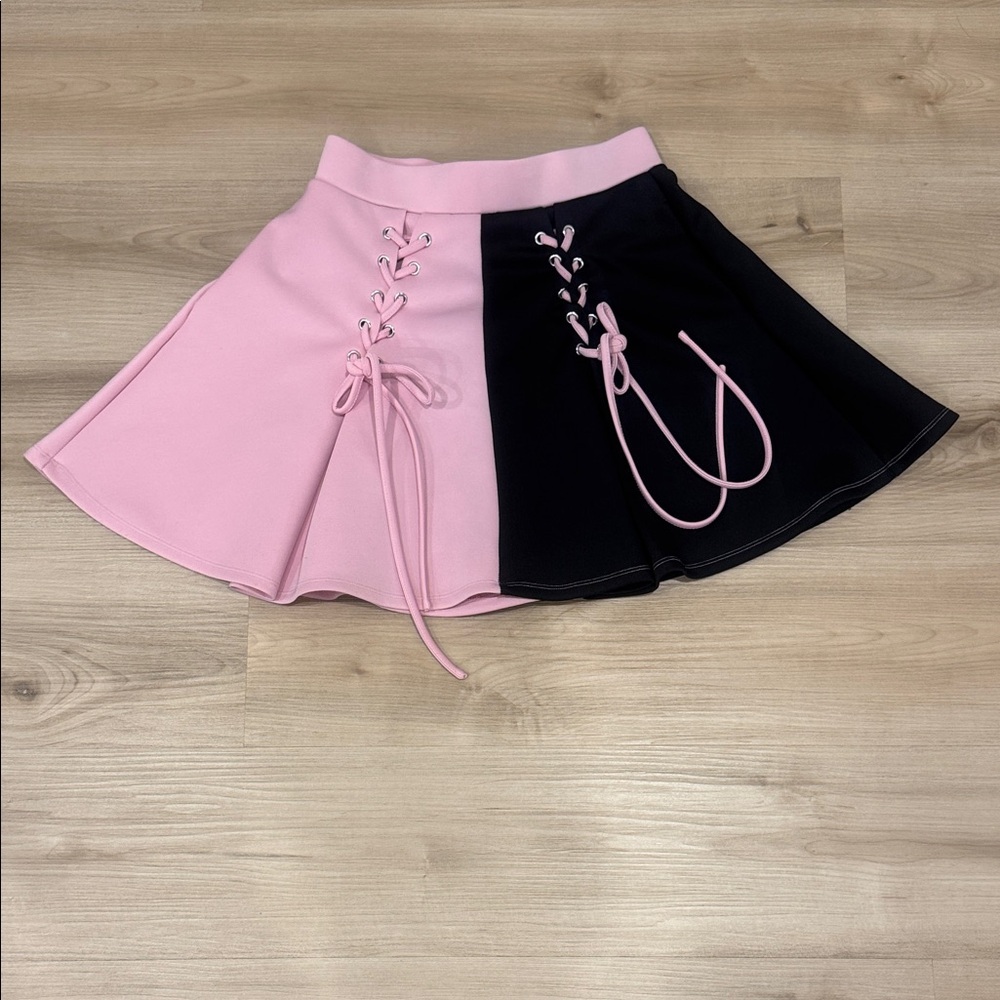 Hot Top woman’s Two-Tone Pink and Black Gromet Lace-Up Skirt size Medium
